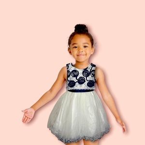 New* black, white dress!, Size: 5 little girl!